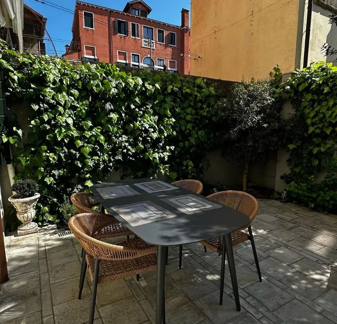 Wow Garden In The Heart Of Venice 0*,